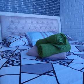 Green Residences near ST LUKES, US EMBASSY w 40 mbps + Netflix + City View